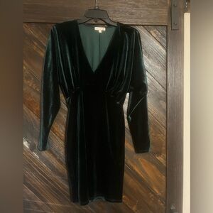 Gianni Bini dark green velvety dress
Size XS